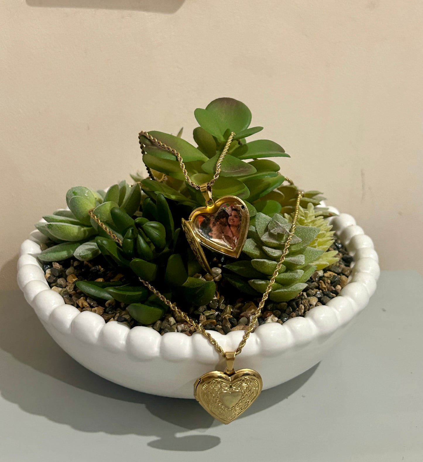 Golden Heart Keepsake Locket Necklace – Medium (29mm)