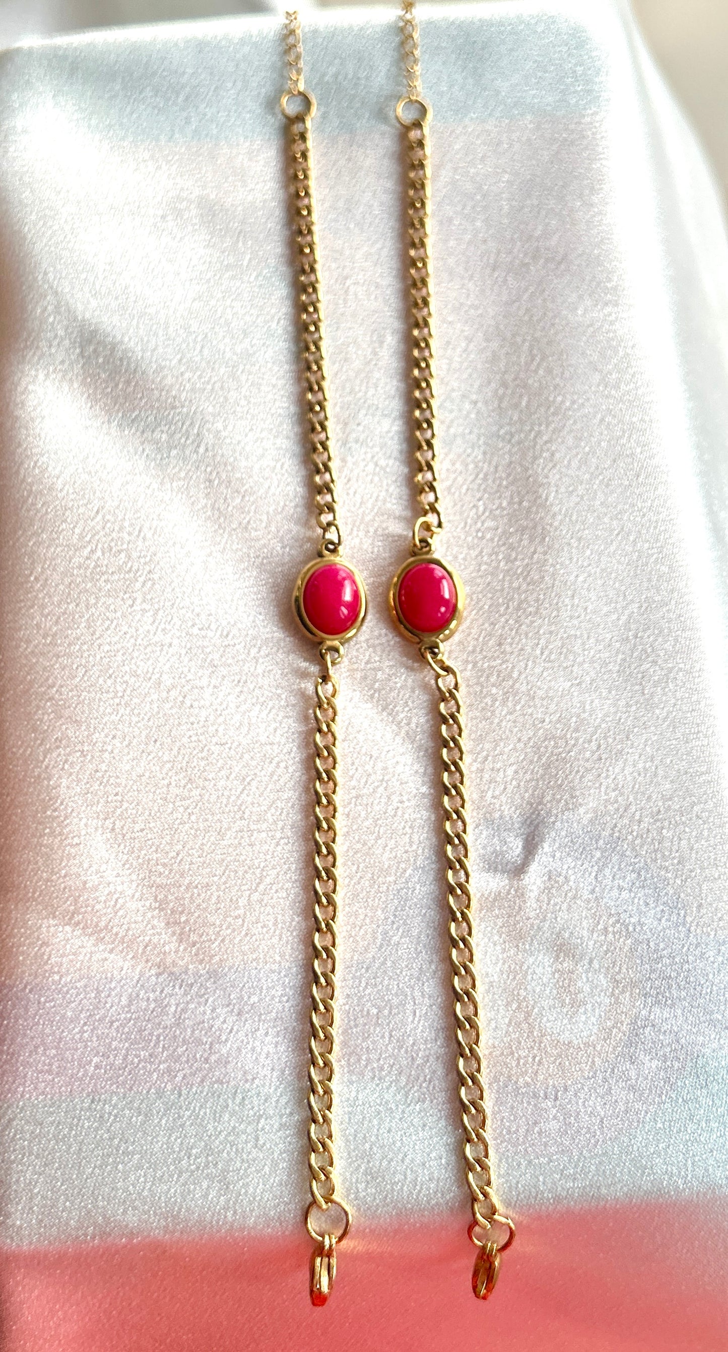 Rosé Glow Oval Bracelet
(Waterproof · Tarnish-Free · Stainless Steel · 18k Gold Plated)