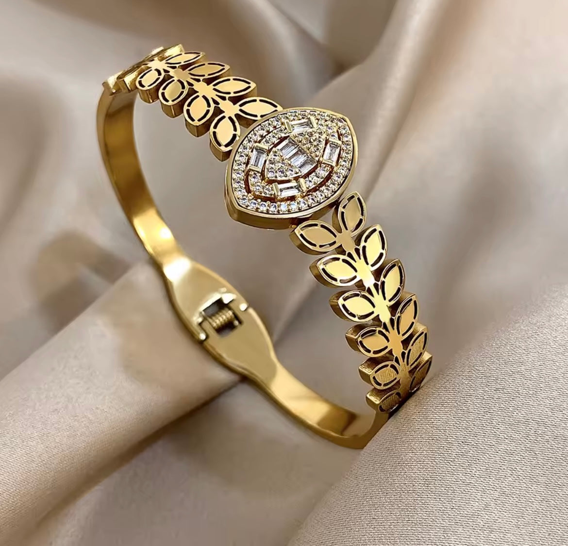 LuxeClick Radiant Bangles – 4 Royal Designs