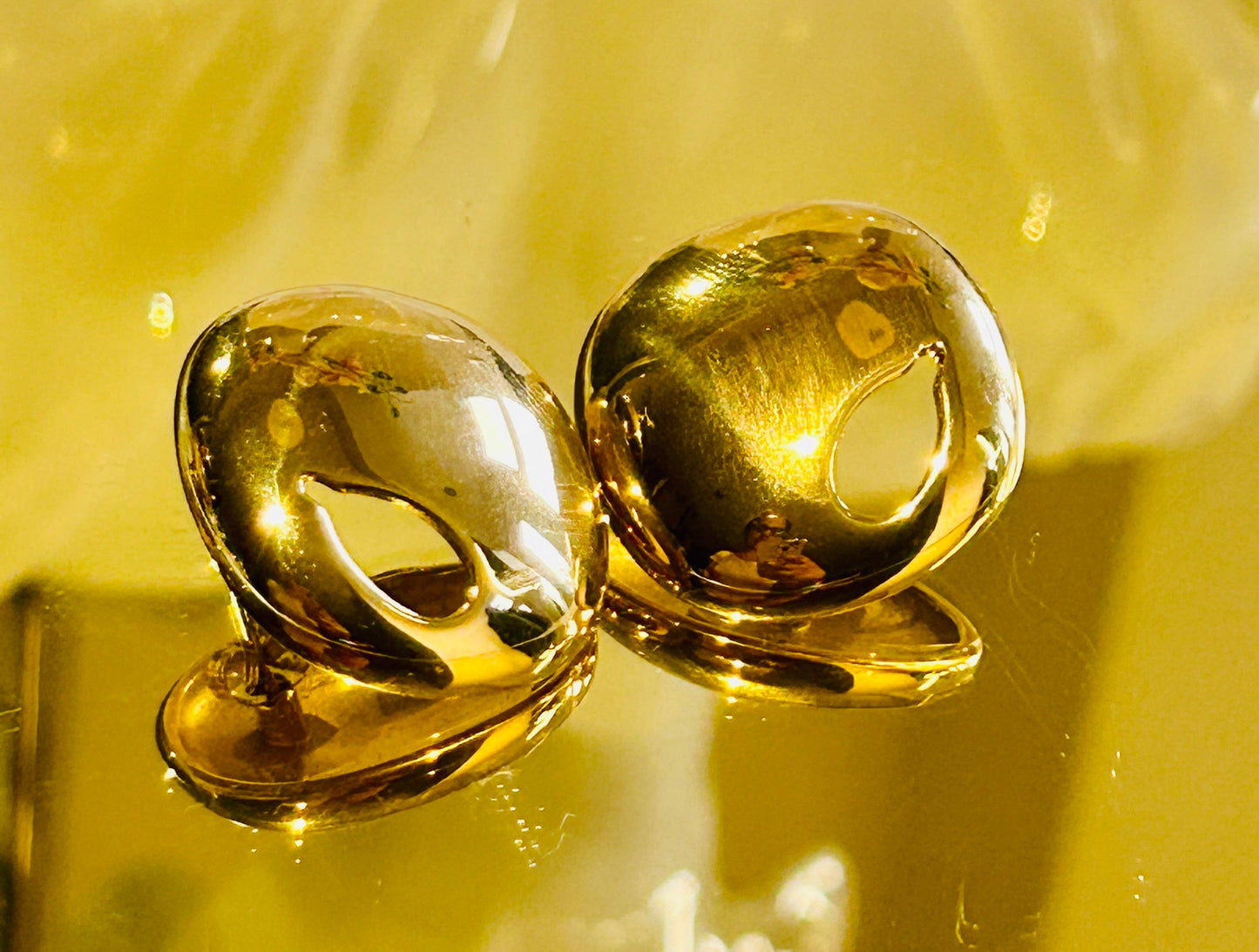 Hollow Luxury Stud Earrings in 18k gold plated stainless steel, elegant and tarnish-free.