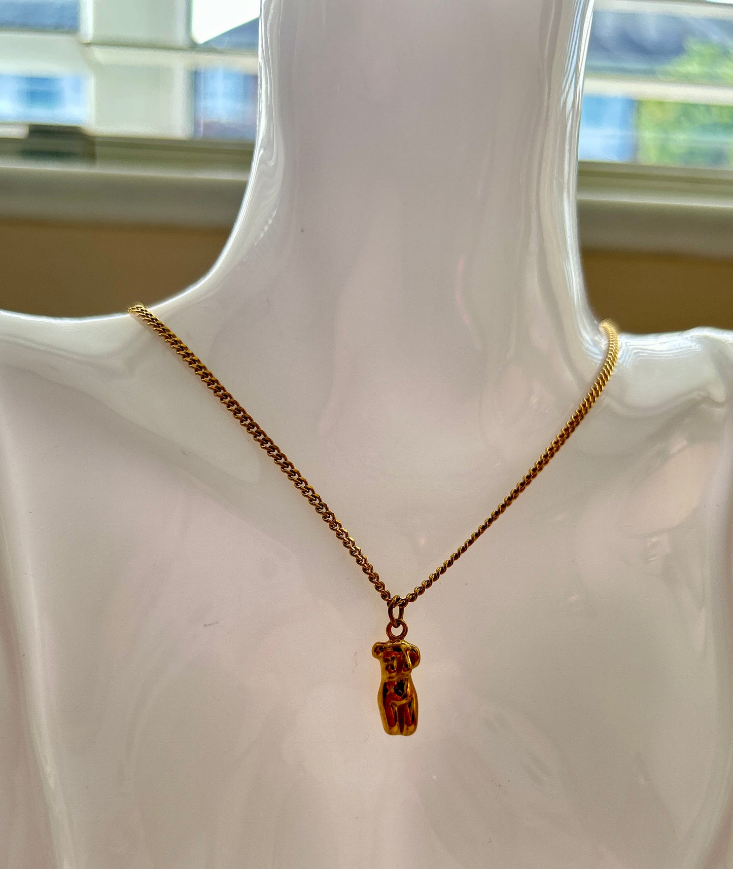 Feminine Body Pendant Necklace – Stainless Steel Gold Plated – Minimalist Woman Form Jewellery