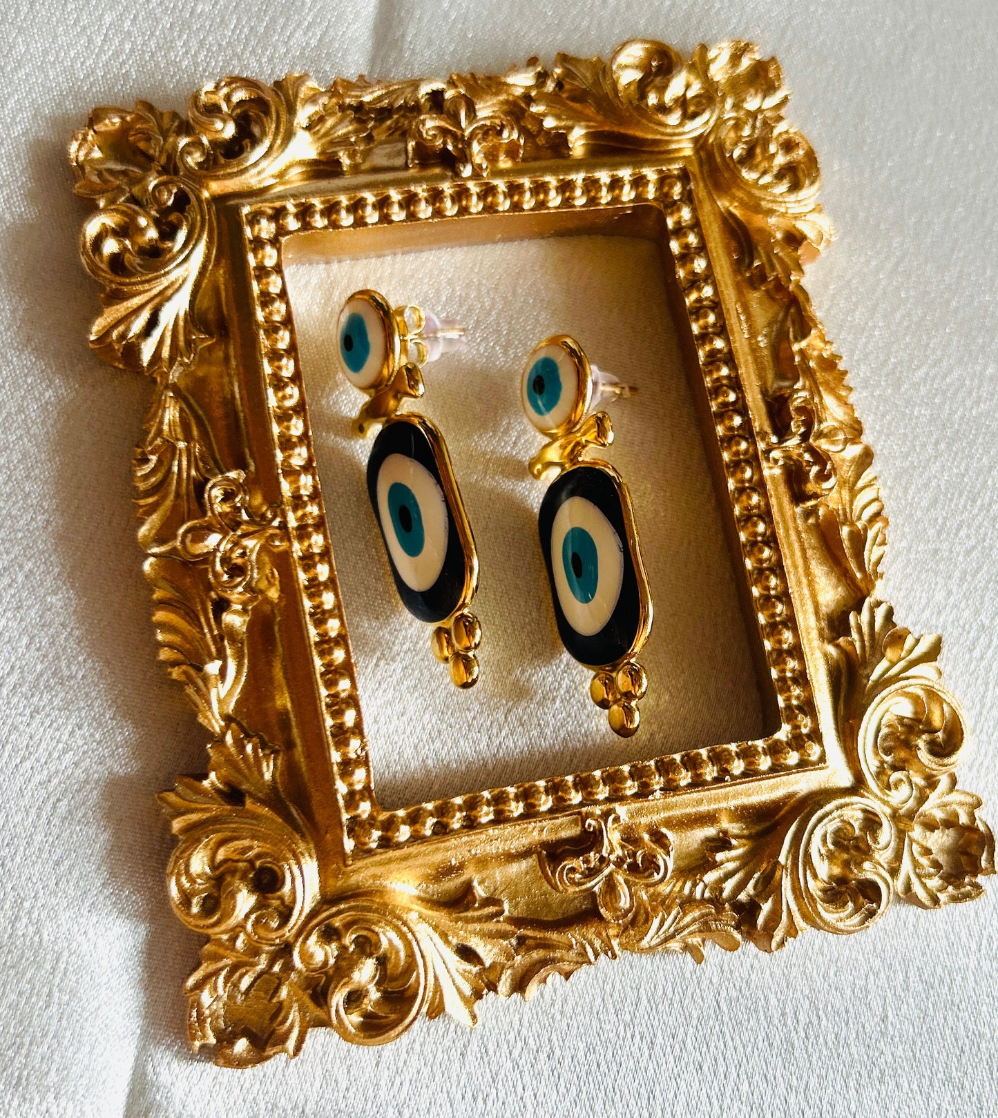 Devil Eye Earrings in gold frame, stainless steel, 18k gold plated, stylish protection accessory.