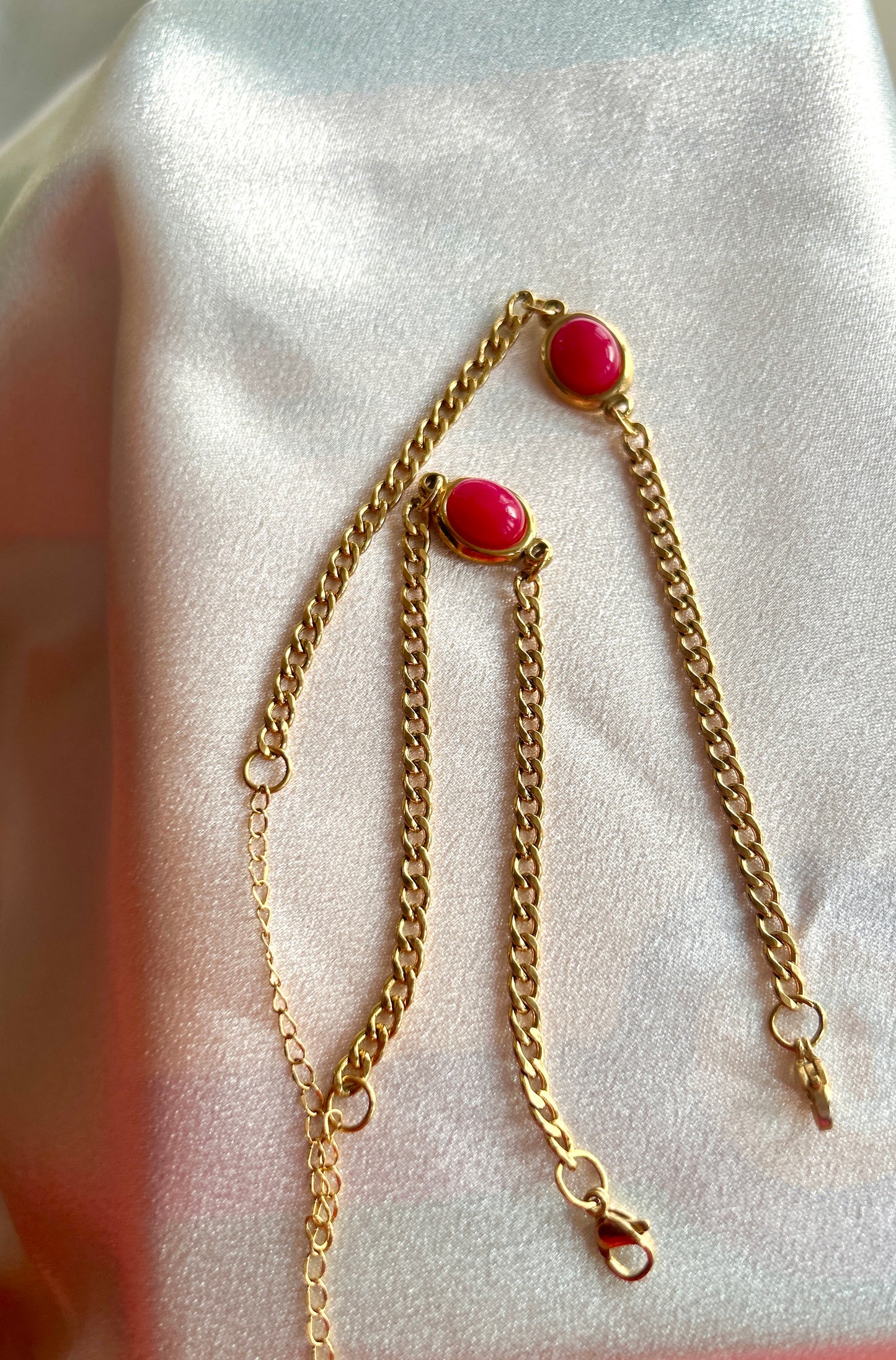 Rosé Glow Oval Bracelet
(Waterproof · Tarnish-Free · Stainless Steel · 18k Gold Plated)