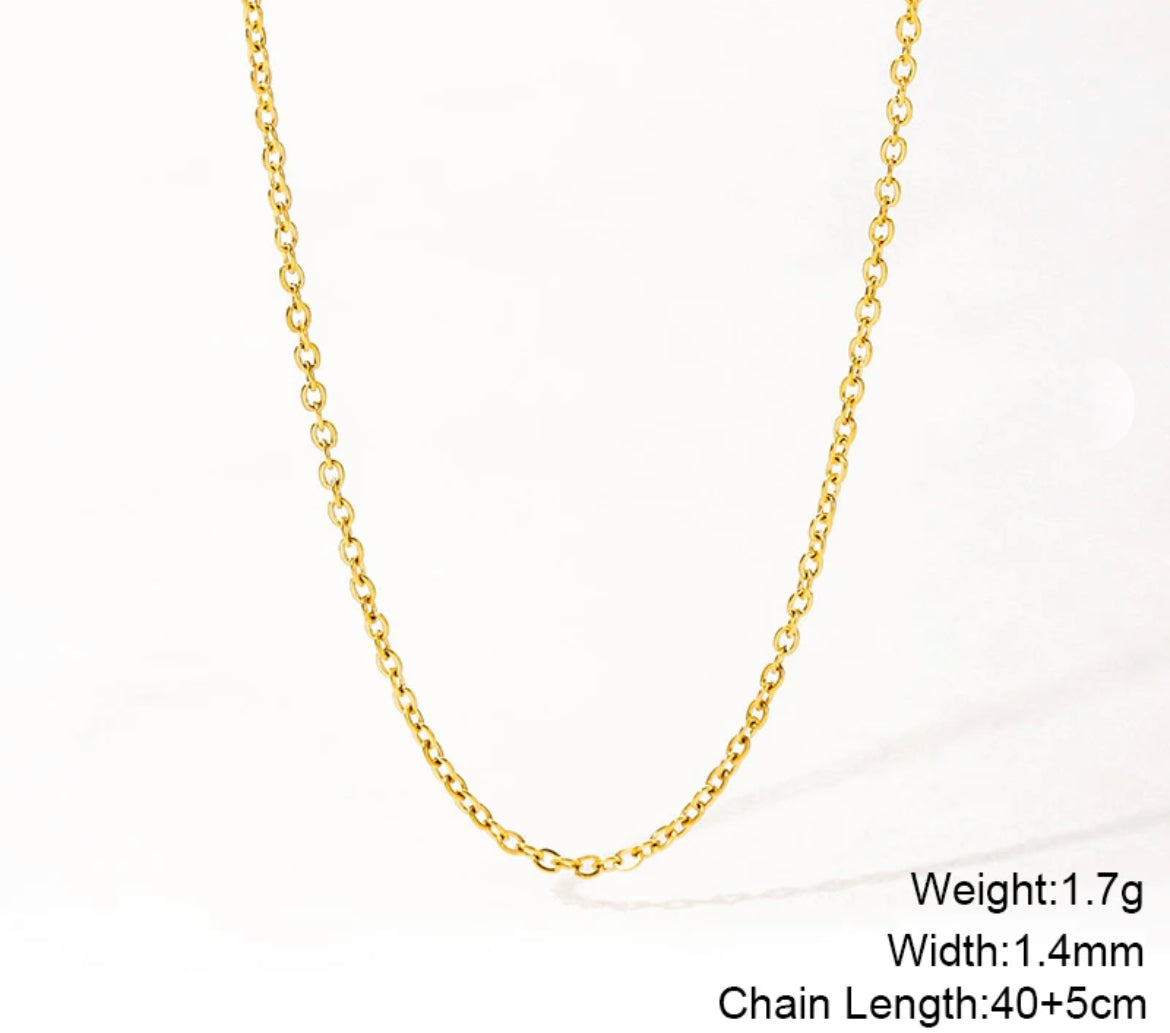 Initial Necklace in gold-plated stainless steel with chain dimensions and weight.