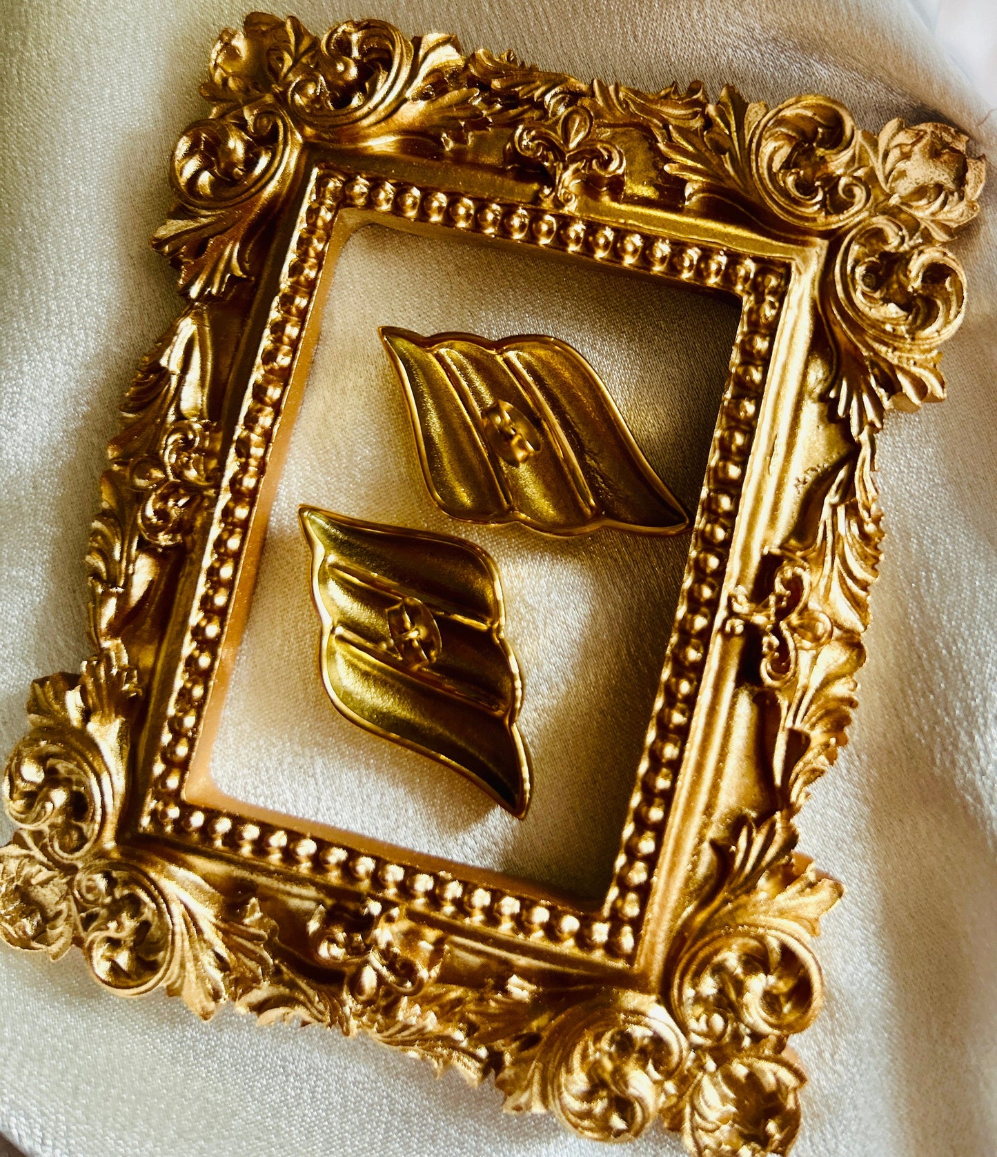 Elegant Daily Wing Earrings in 18K gold plated stainless steel.