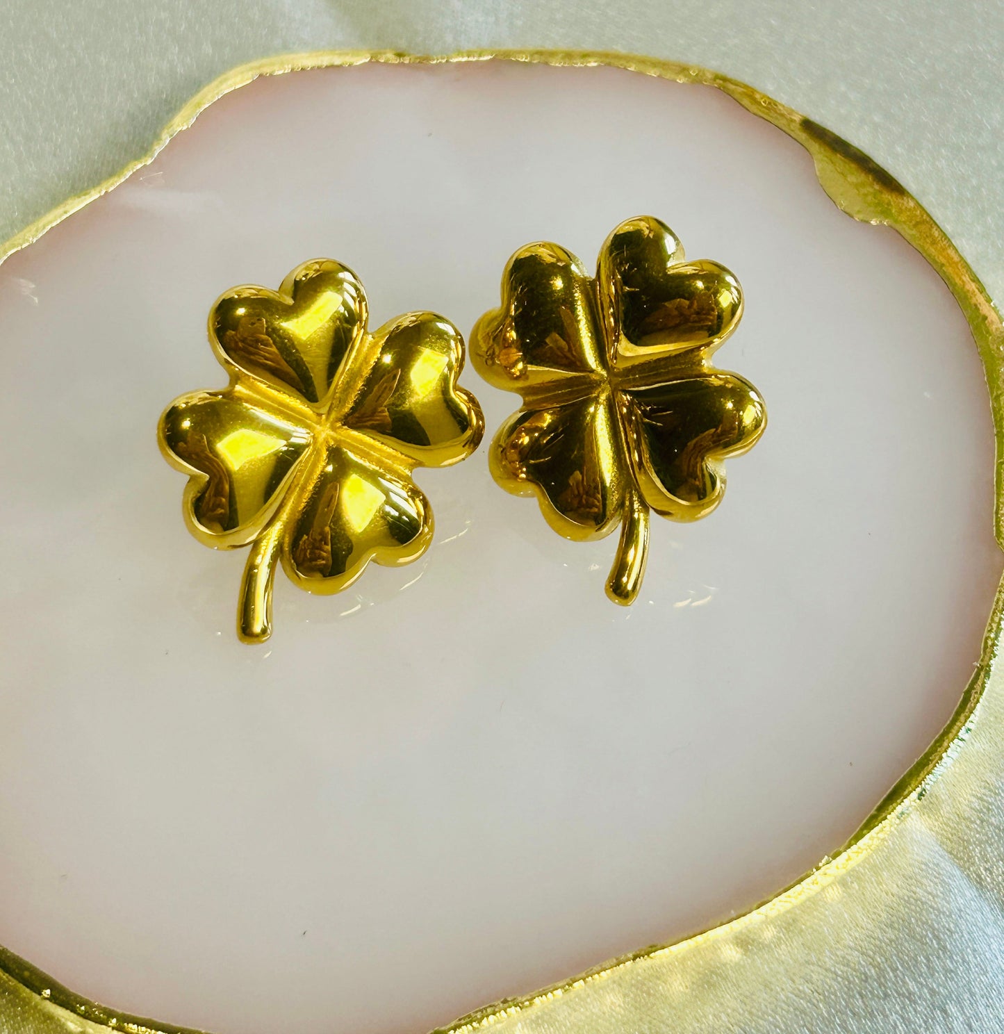 Four Leaf Clover Stud Earring in 18K PVD gold-plated stainless steel.