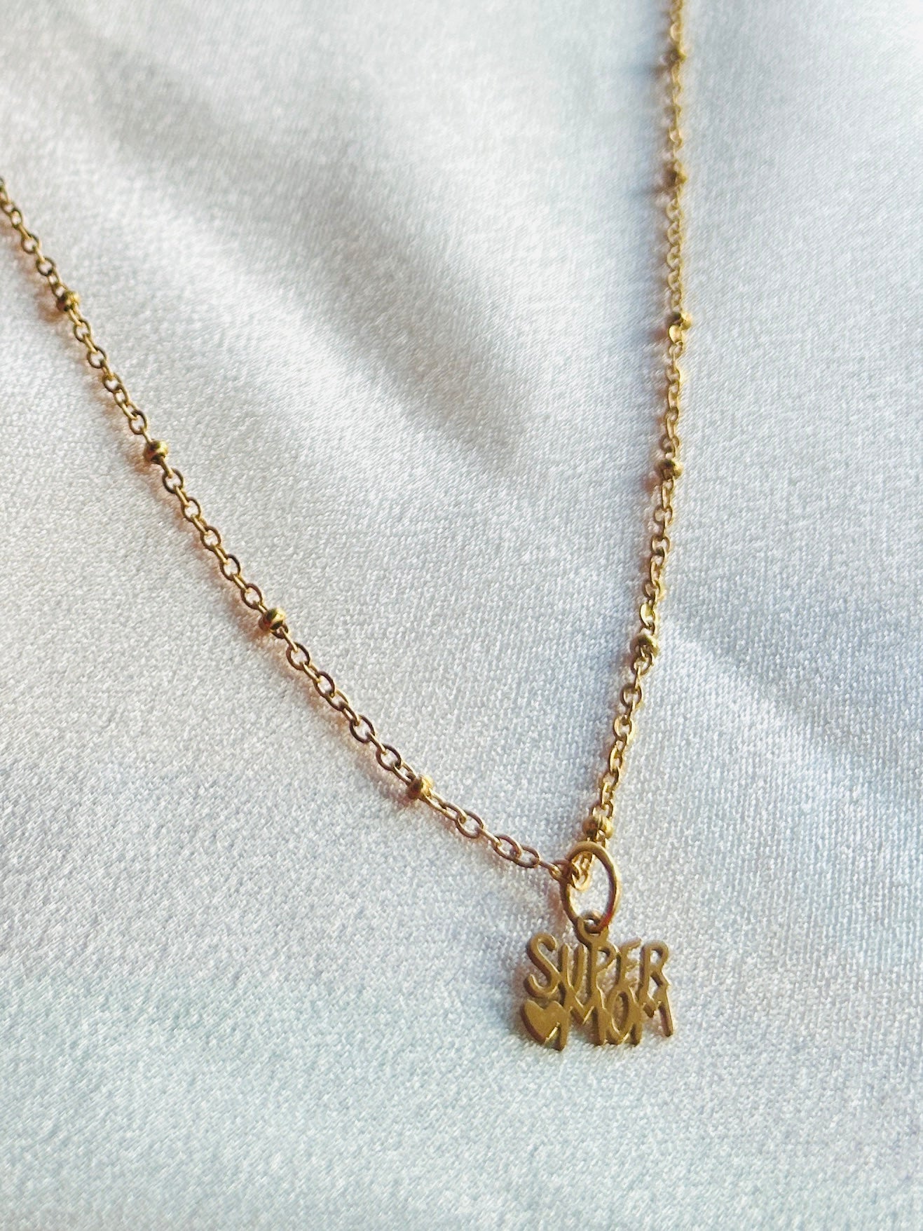 Super Mom Dainty Necklace
(Stainless Steel · Waterproof · Tarnish-Free)