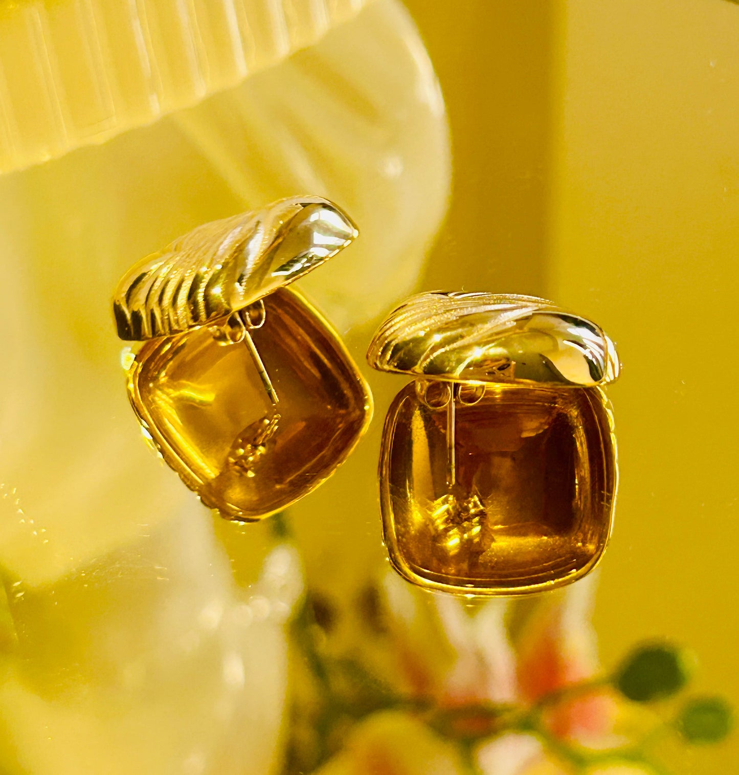 Square Spiral Vintage Earring with 18k gold plating, elegant and timeless design.