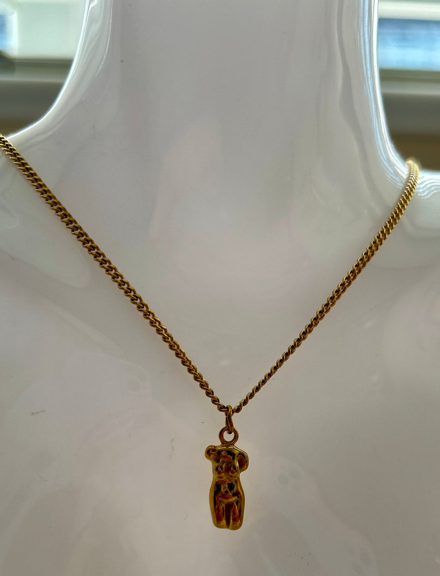 Feminine Body Pendant Necklace – Stainless Steel Gold Plated – Minimalist Woman Form Jewellery