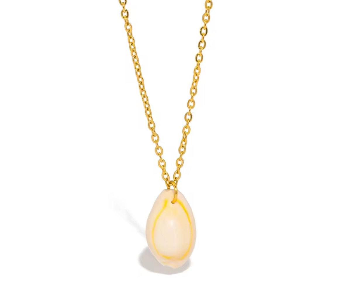 Gold-Plated Stainless Steel Necklace with single Natural Shell Pendant
