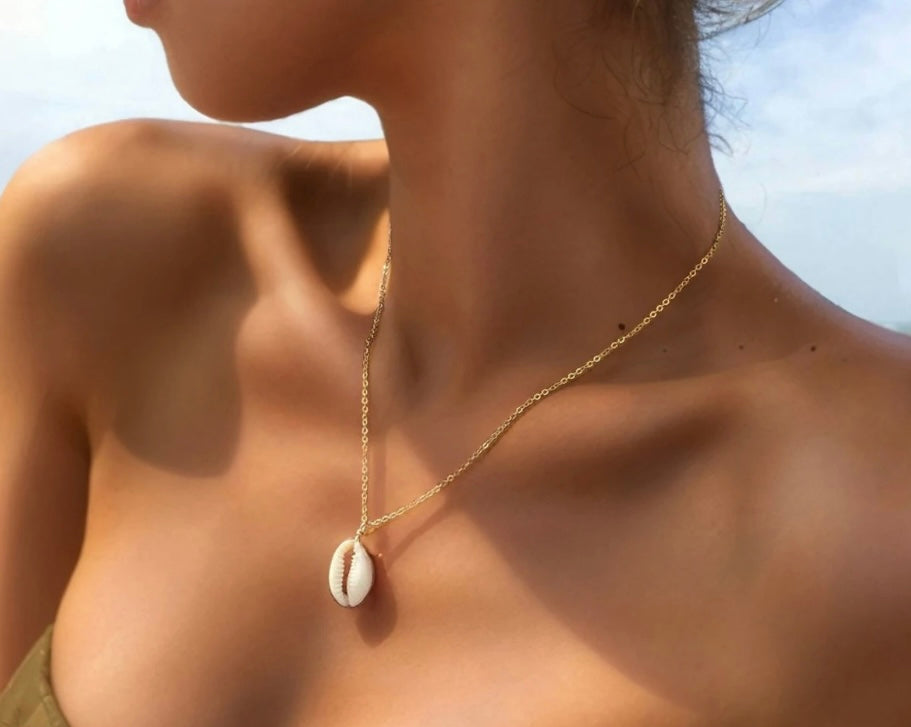 Gold-Plated Stainless Steel Necklace with single Natural Shell Pendant