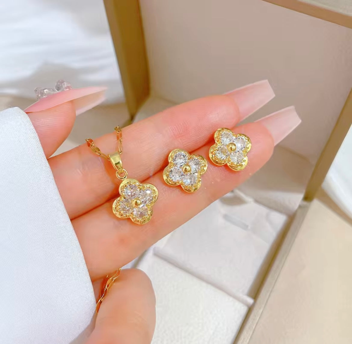 Crystal Clover Set – 18K Gold Plated Stainless Steel