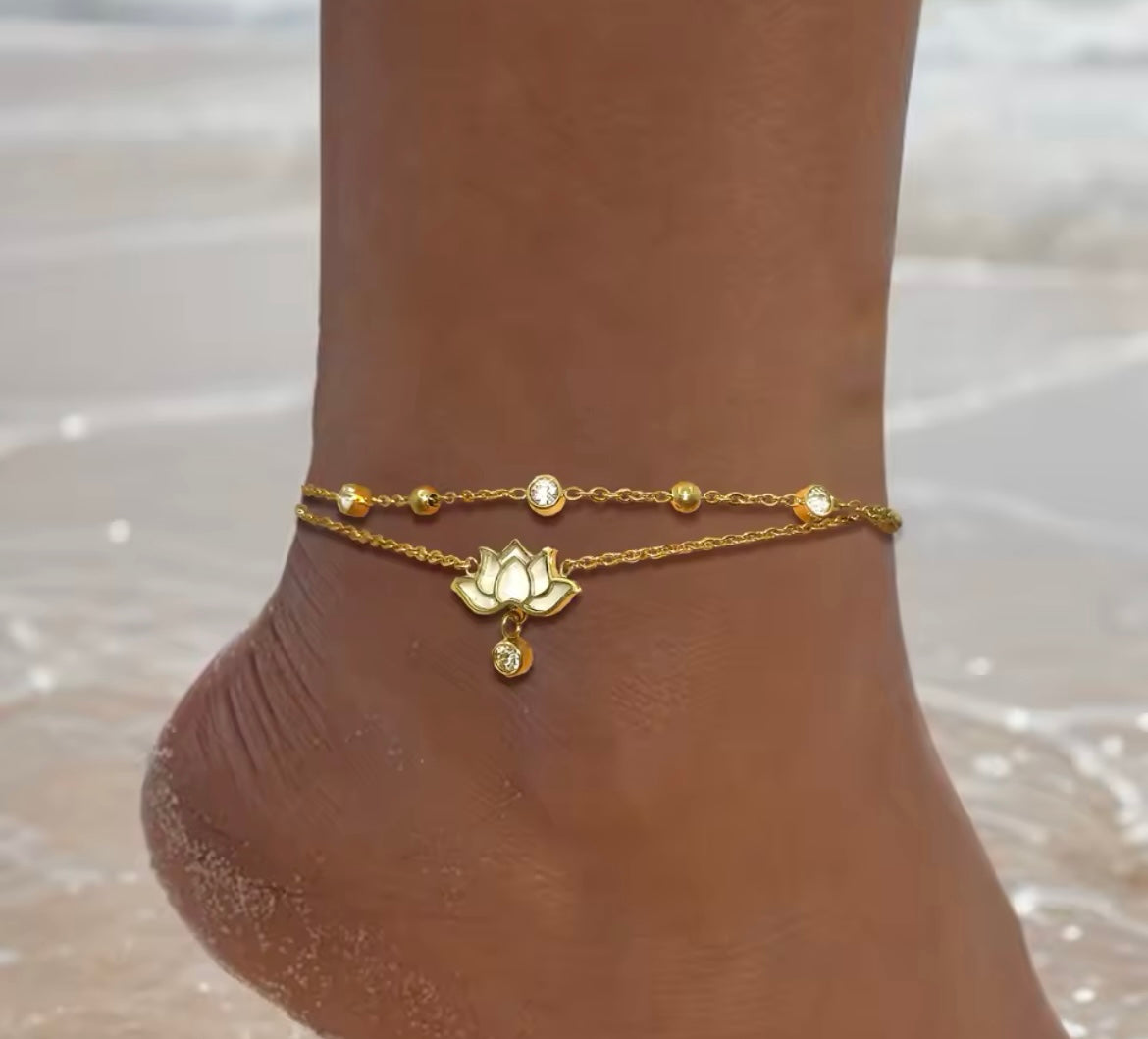 Golden Elegance Anklet – Multi-Style Design