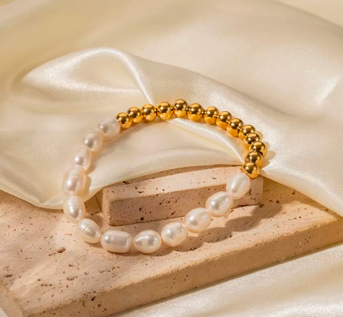 Freshwater Pearl and Gold Bead Stretch Bracelet