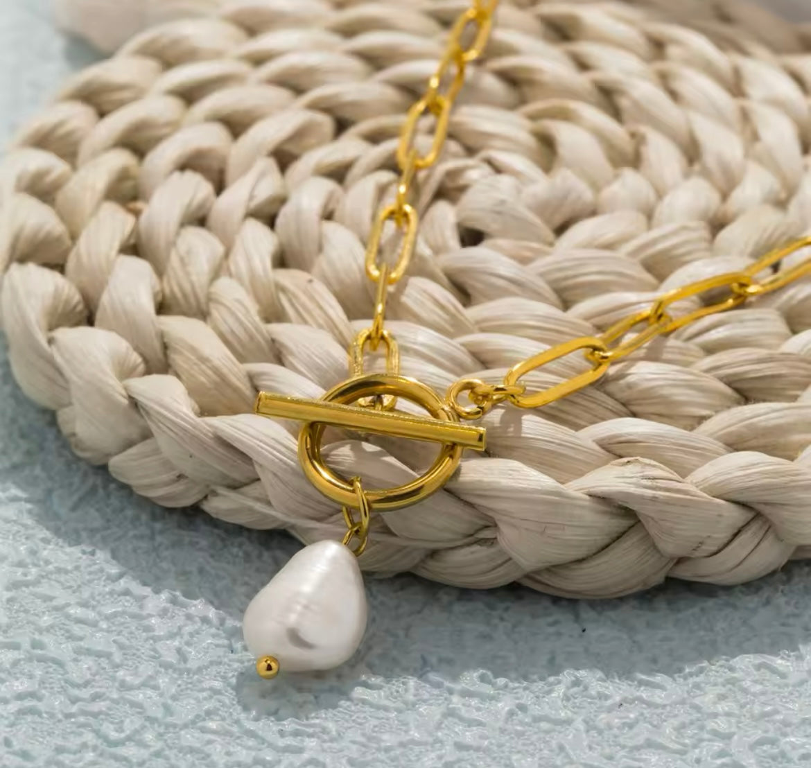 Timeless Pearl Toggle Chain Necklace – Stainless Steel & Gold-Plated