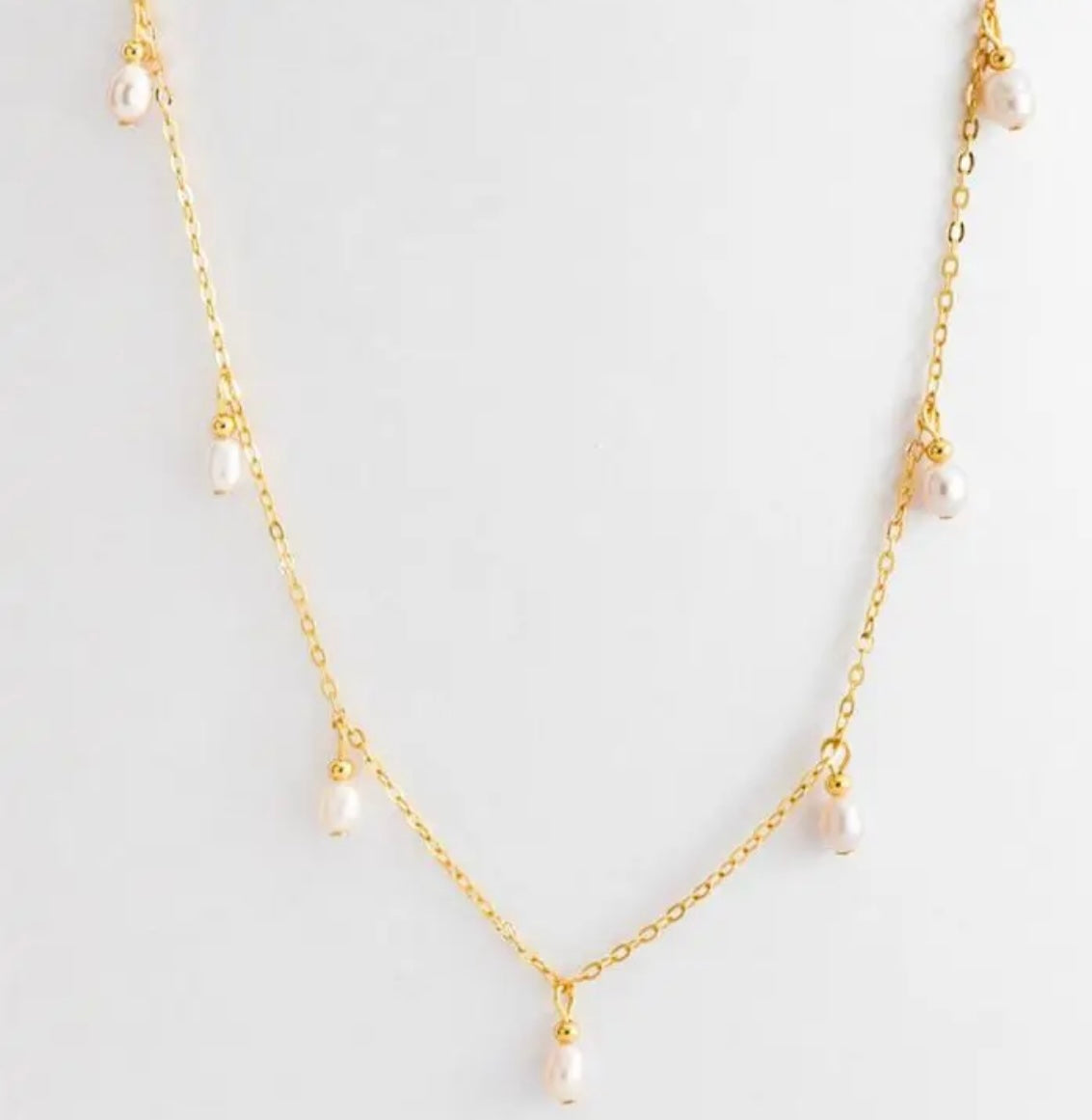 Gold-plated stainless steel necklace with teardrop imitation pearl pendants.