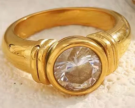 Luna Solitaire Ring – 18K Gold Plated Stainless Steel