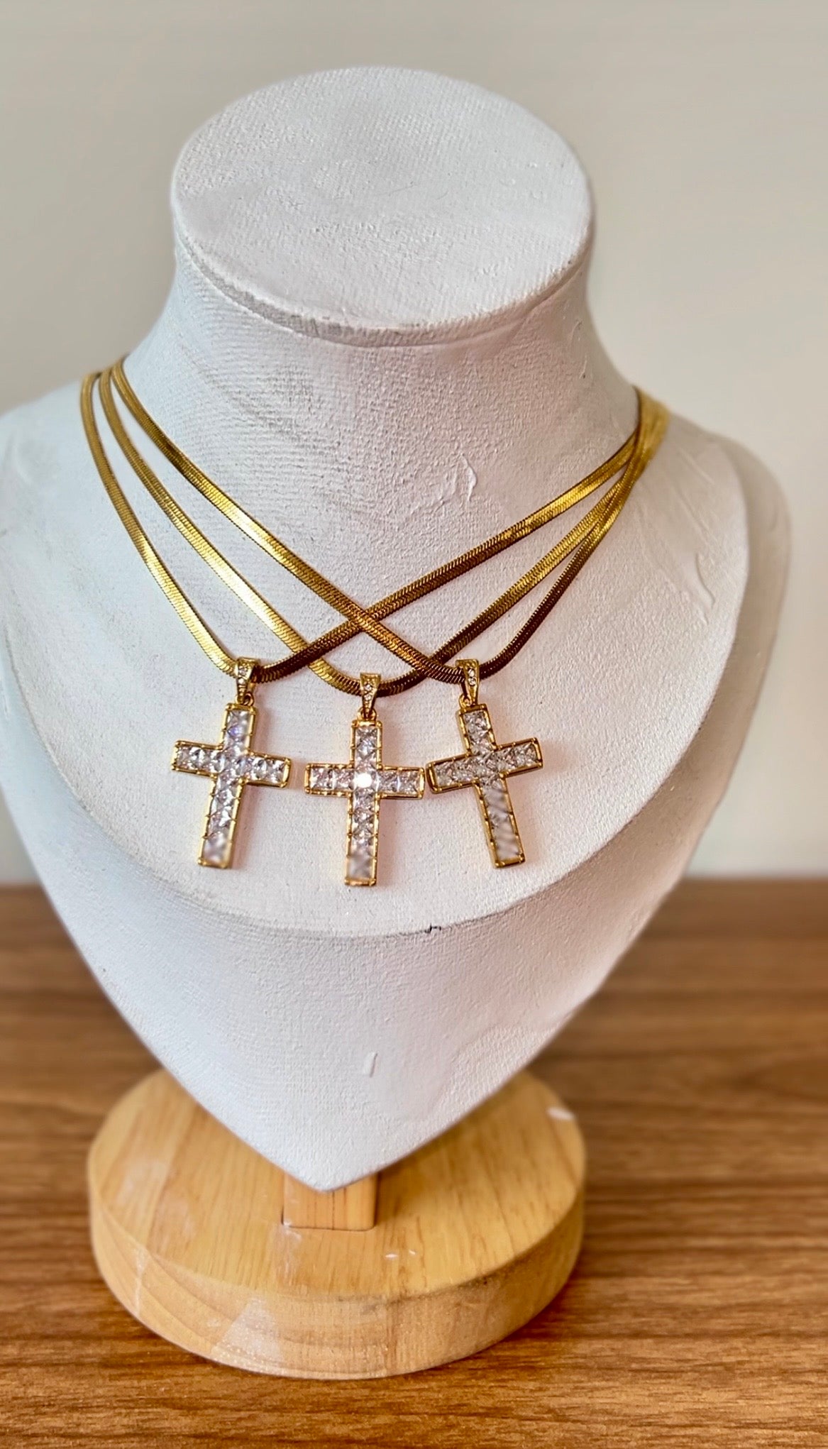 Radiant Cross Pendant Necklace – 18K PVD Gold Plated Stainless Steel