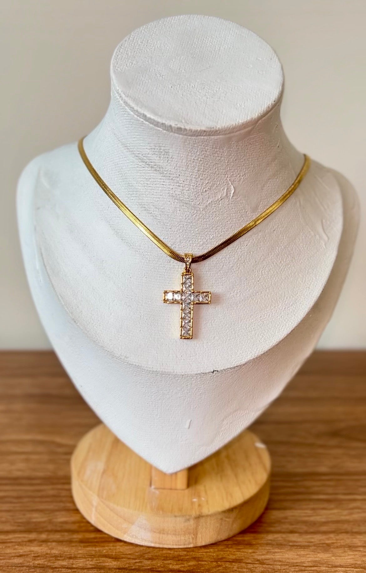 Radiant Cross Pendant Necklace – 18K PVD Gold Plated Stainless Steel