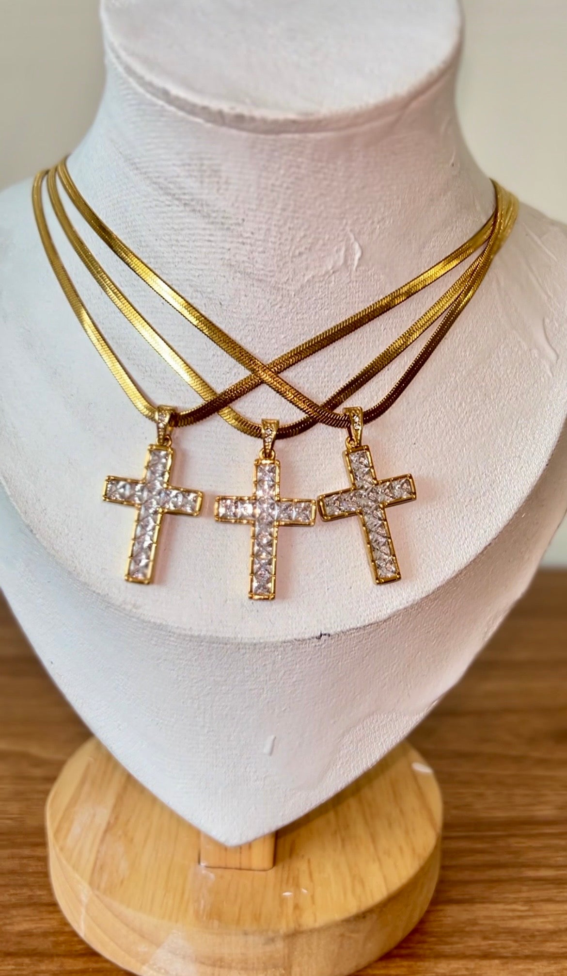 Radiant Cross Pendant Necklace – 18K PVD Gold Plated Stainless Steel