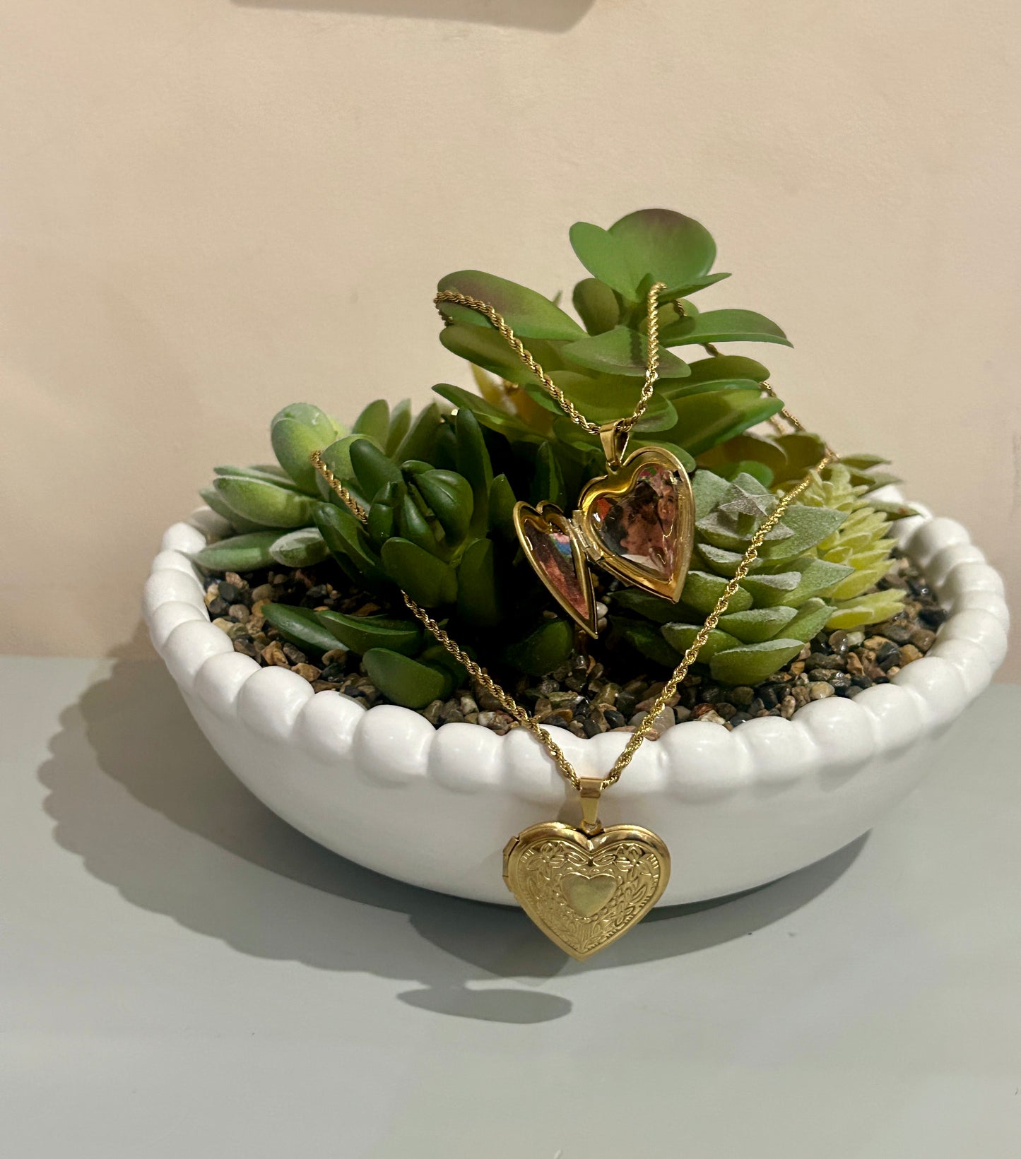 Golden Heart Keepsake Locket Necklace – Medium (29mm)