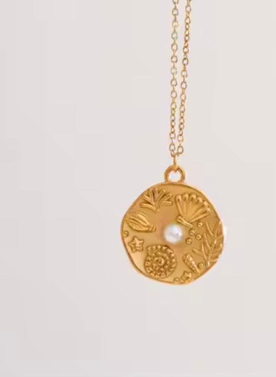 Ocean Treasure Pearl Pendant Necklace – 18K PVD Gold Plated Stainless Steel