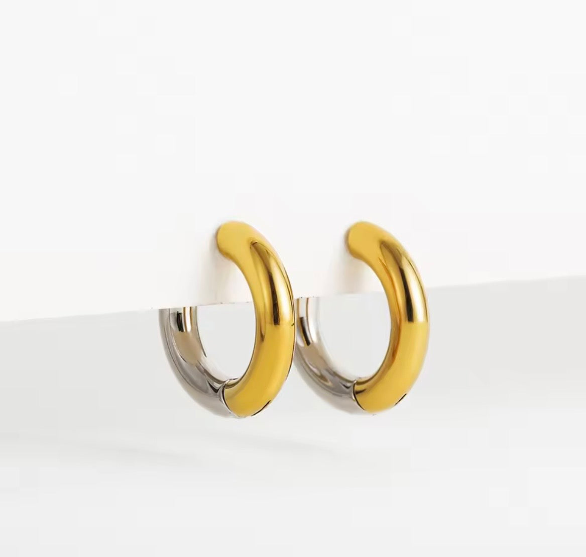 Two-Tone Chunky Oval Hoop Earrings – 18K Gold Plated Stainless Steel (Waterproof)