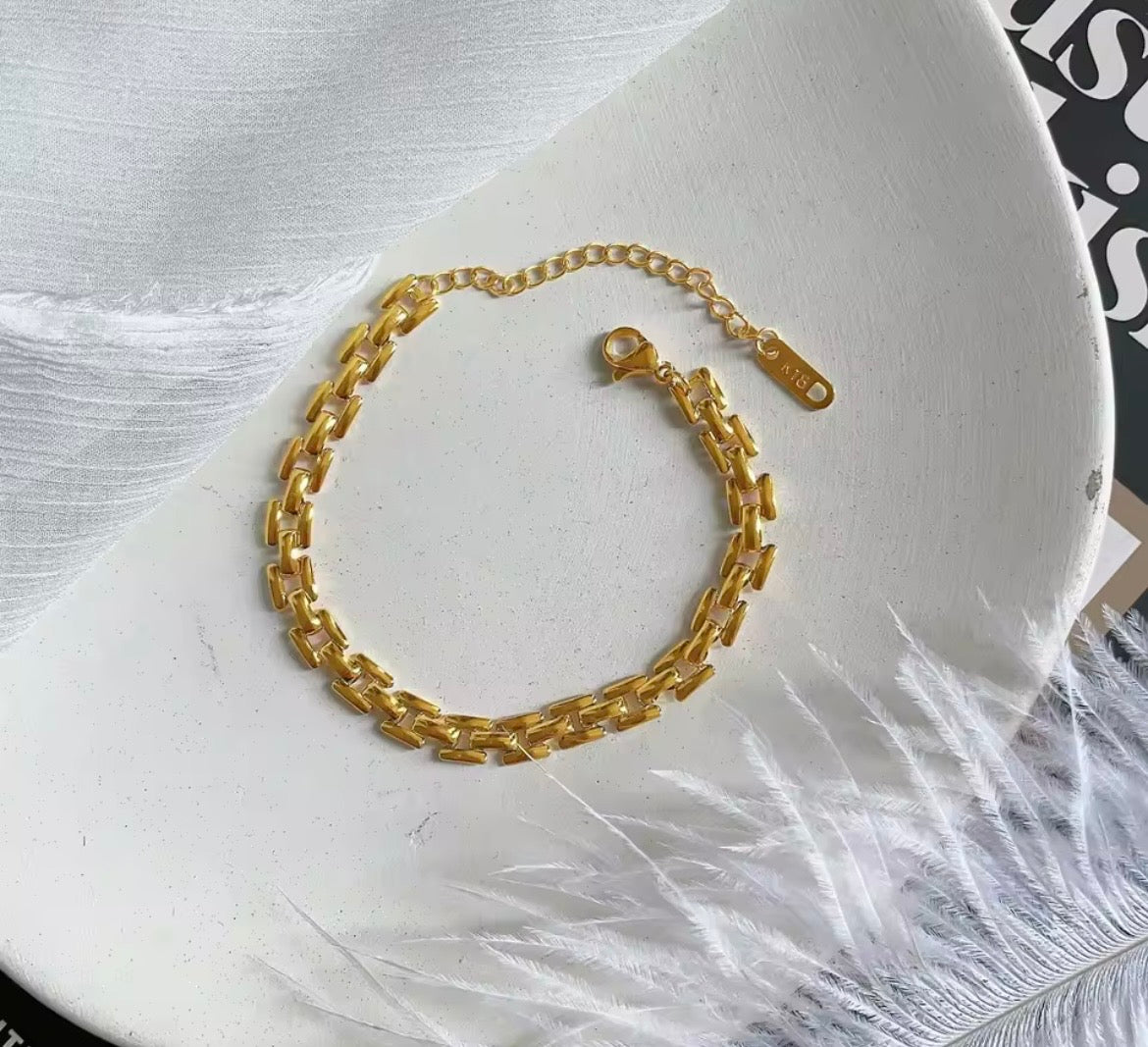 Luna Link Bracelet – 18K Gold Plated Stainless Steel