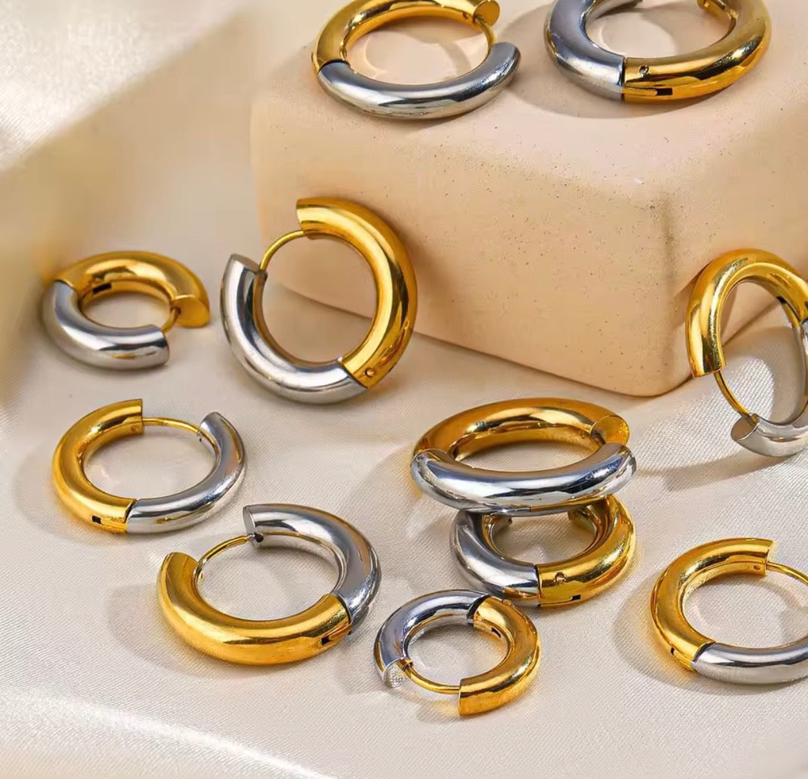 Two-Tone Chunky Oval Hoop Earrings – 18K Gold Plated Stainless Steel (Waterproof)