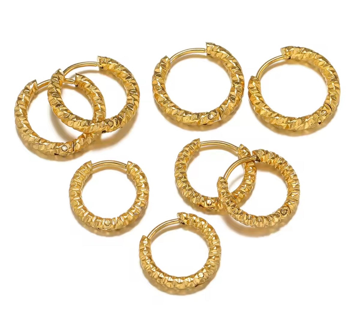 Textured Mini Hoop Earrings – 18K PVD Gold Stainless Steel (Waterproof)