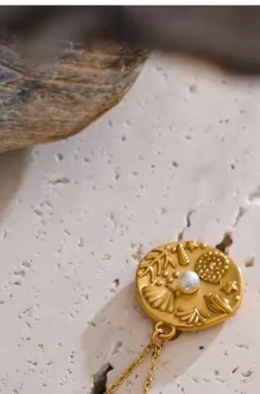 Ocean Treasure Pearl Pendant Necklace – 18K PVD Gold Plated Stainless Steel