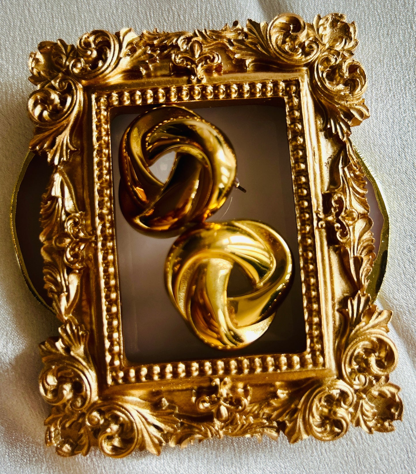 Vintage Braided Stud Earring made of 18k gold plated stainless steel displayed in ornate frame.