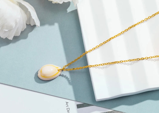 Gold-Plated Stainless Steel Necklace with single Natural Shell Pendant