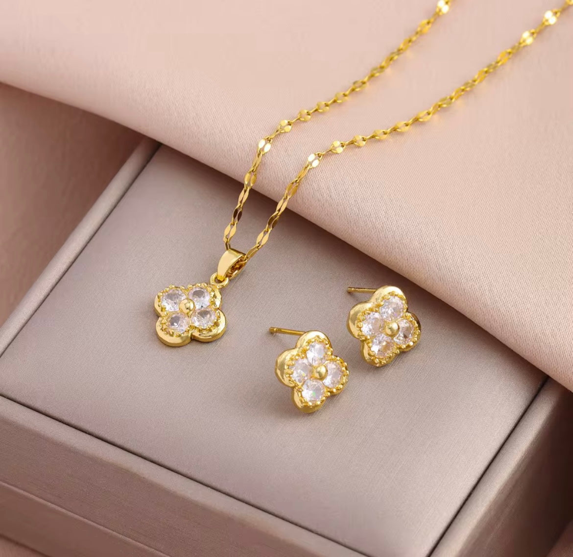 Crystal Clover Set – 18K Gold Plated Stainless Steel