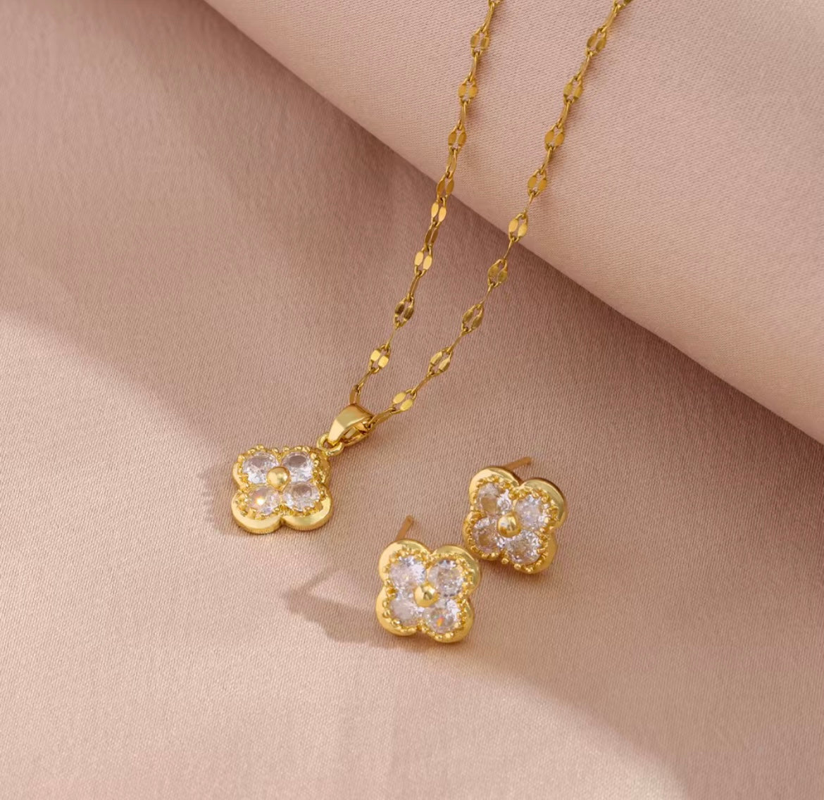 Crystal Clover Set – 18K Gold Plated Stainless Steel